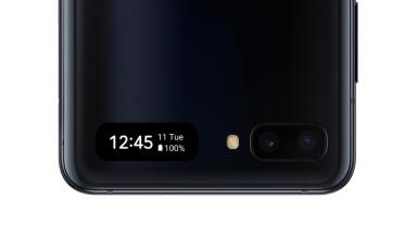 Galaxy Z Flip showing external notifications
