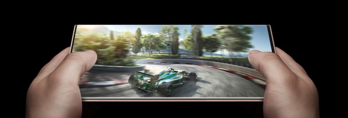 Person playing racing car game on the Note20