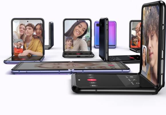 Multiple Galaxy Z Flip phones showing video calls