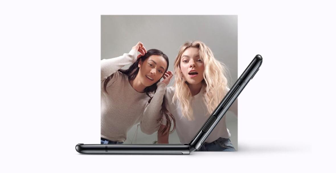 Two woman looking at Samsung Galaxy Z Flip