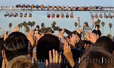 Go from the back row to on stage with 100x Space Zoom