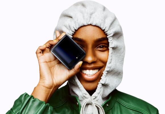 A woman holding Samsung Galaxy Z Flip