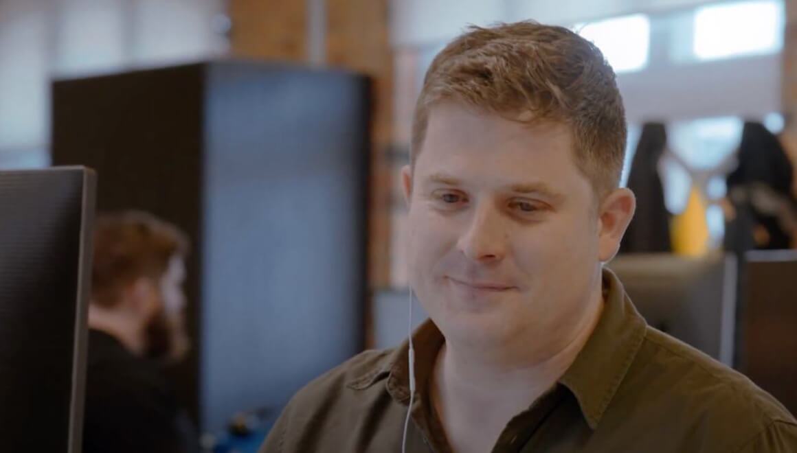 Person looking at his monitor wearing mic