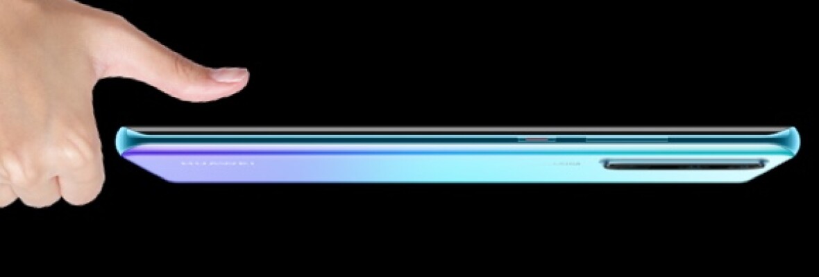 person using inscreen fingerprint scanner on Huawei P30