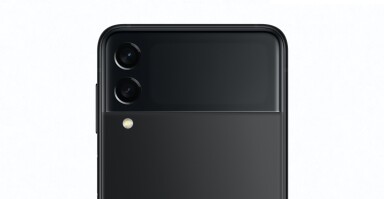 Zoomed up image of the Galaxy flip3 5g cover screen