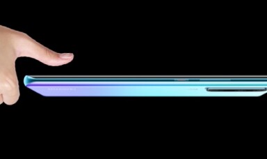 person using inscreen fingerprint scanner on Huawei P30