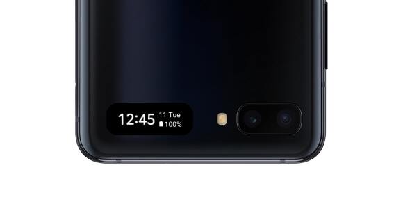 Galaxy Z Flip showing external notifications