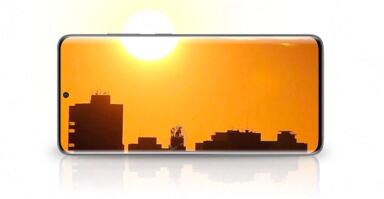 S20 showing image of a city landscape with sun in the background