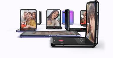 Multiple Galaxy Z Flip phones showing video calls