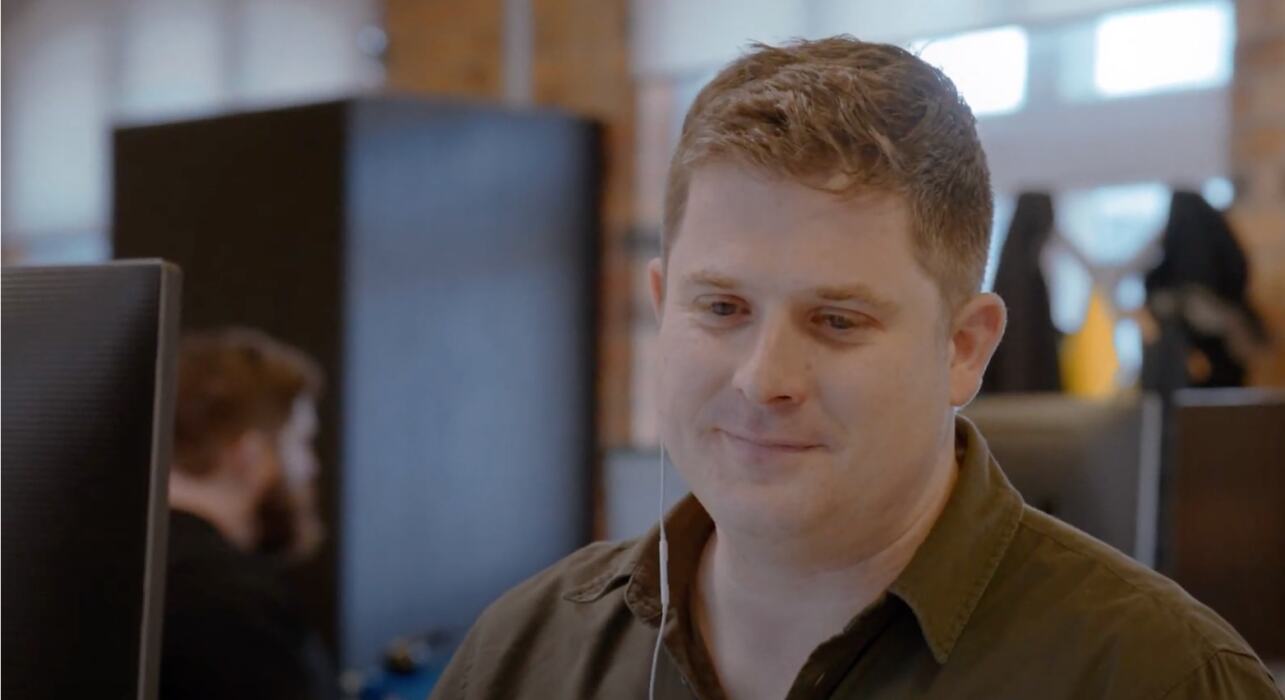 Person looking at his monitor wearing mic