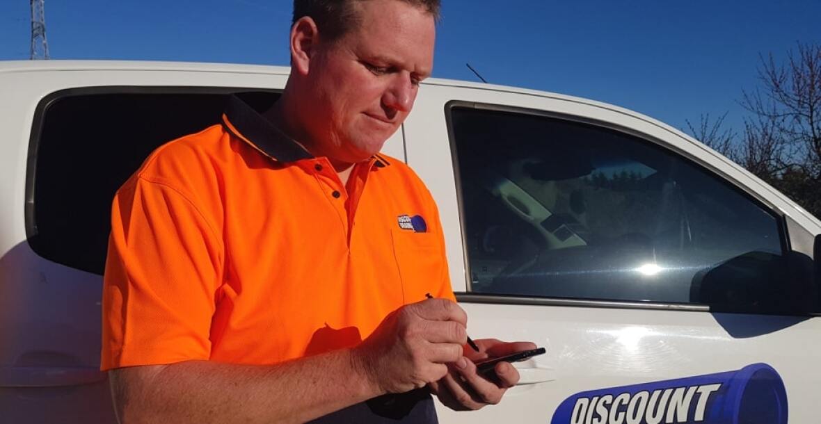 Man using Samsung Galaxy Note10